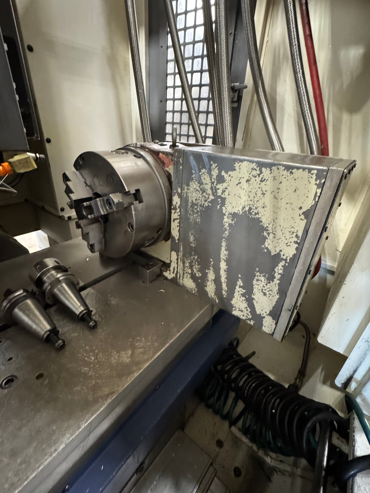 YCM FV560A CNC vertical milling machine with BT40 spindle and FANUC control – Stan Canada