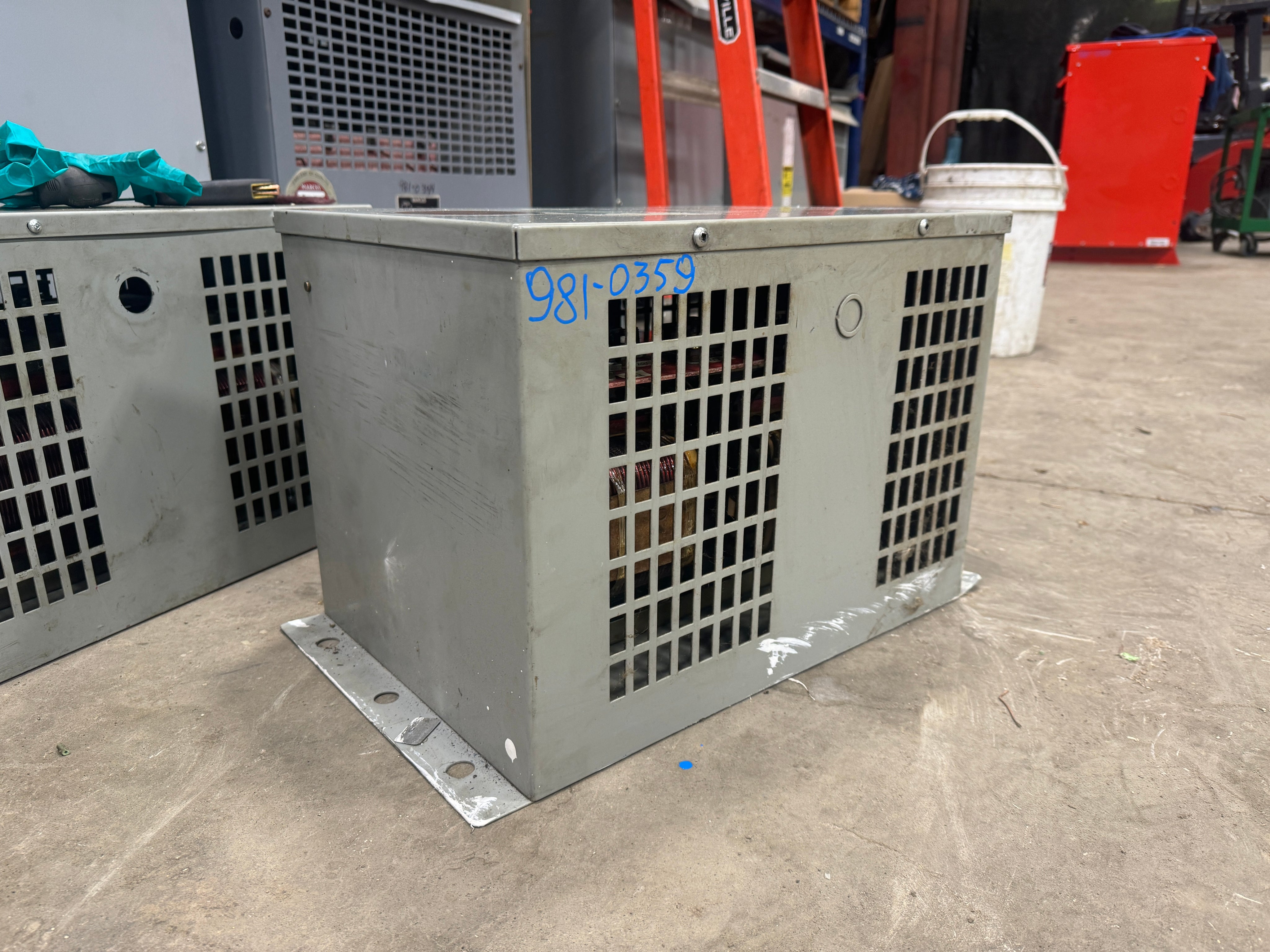 45 KVA - 600H to 480V/440 3 Phase Auto Transformer - Stan Canada
