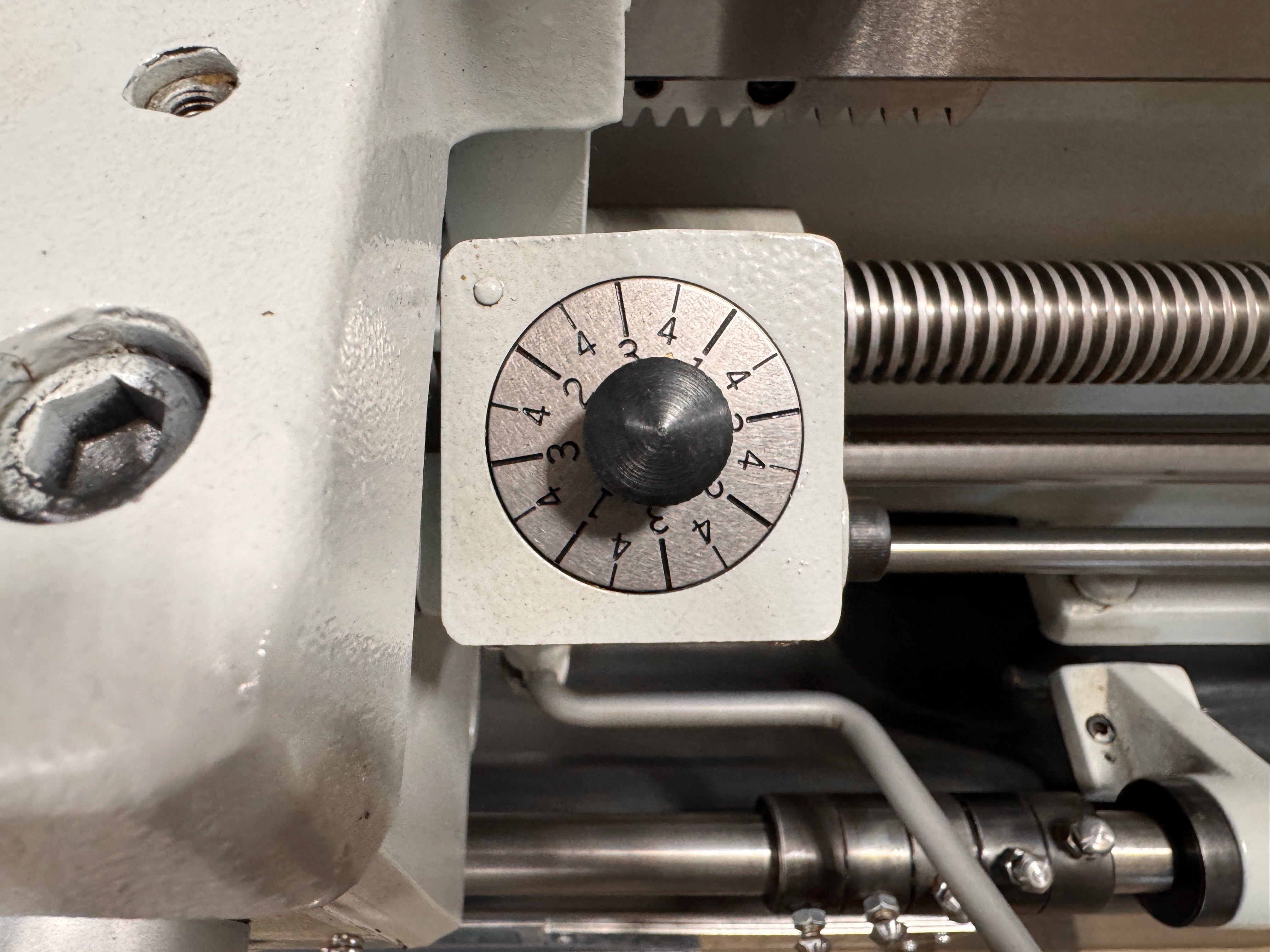 ターヤン Modern LA430x1100 Precision Lathe – 17″ Swing × 43″ Centers – Stan
