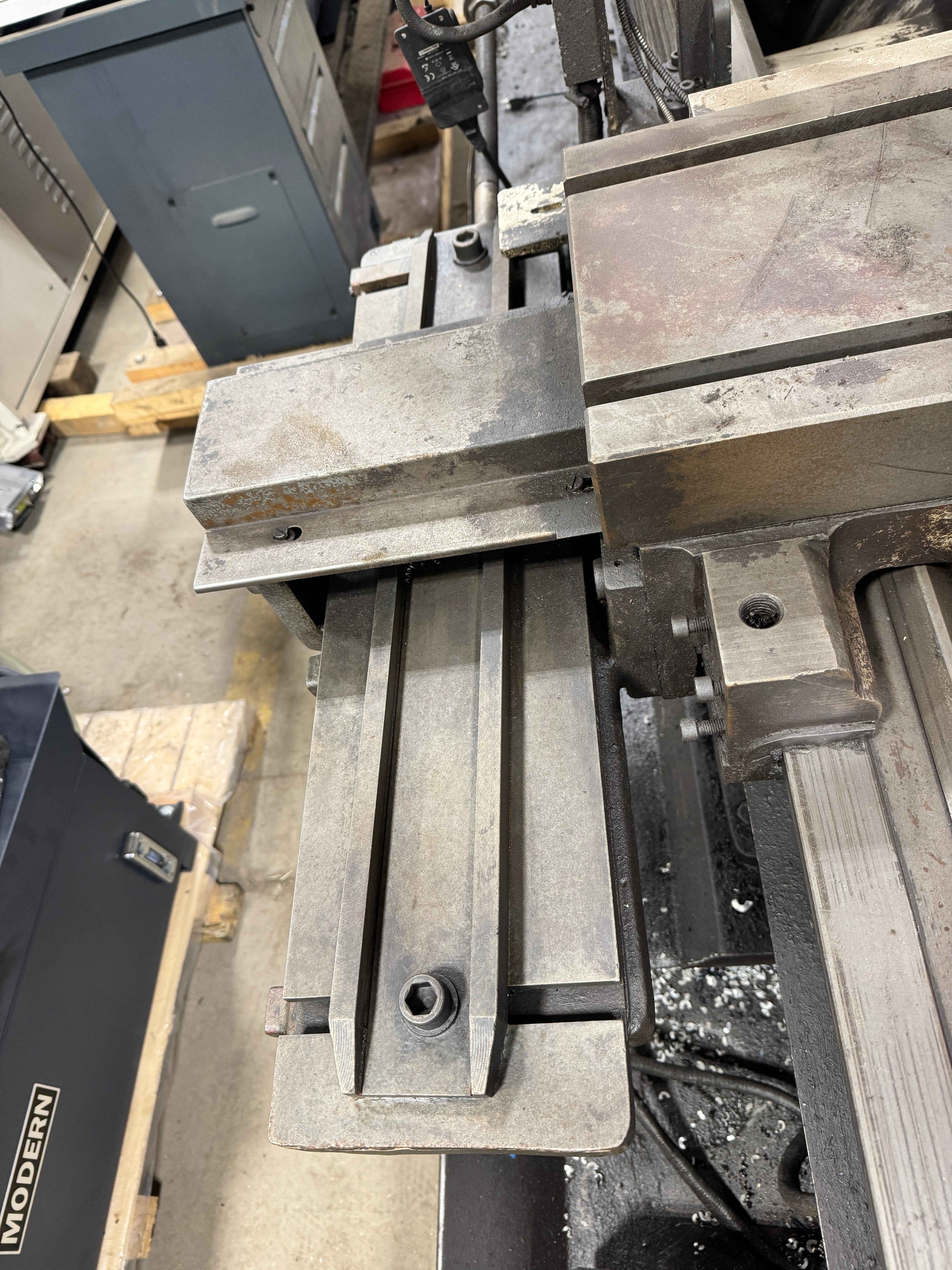 TRENS SN 710N Heavy Duty Engine Lathe 28" x 120" w/ DRO - Stan Canada