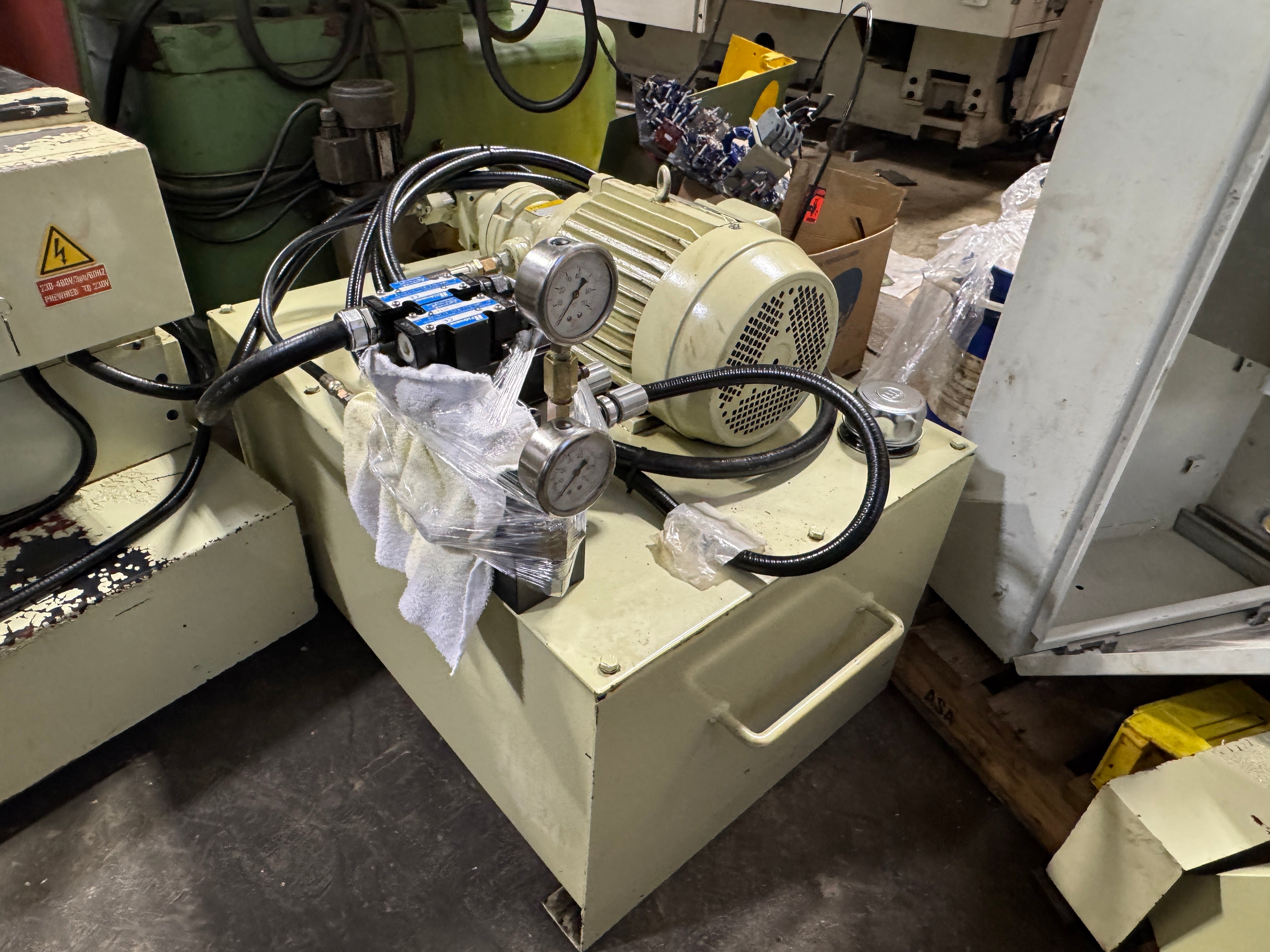 KENT SGS-1640AHD Surface Grinder – 16x40 Table, 7.5 HP Motor