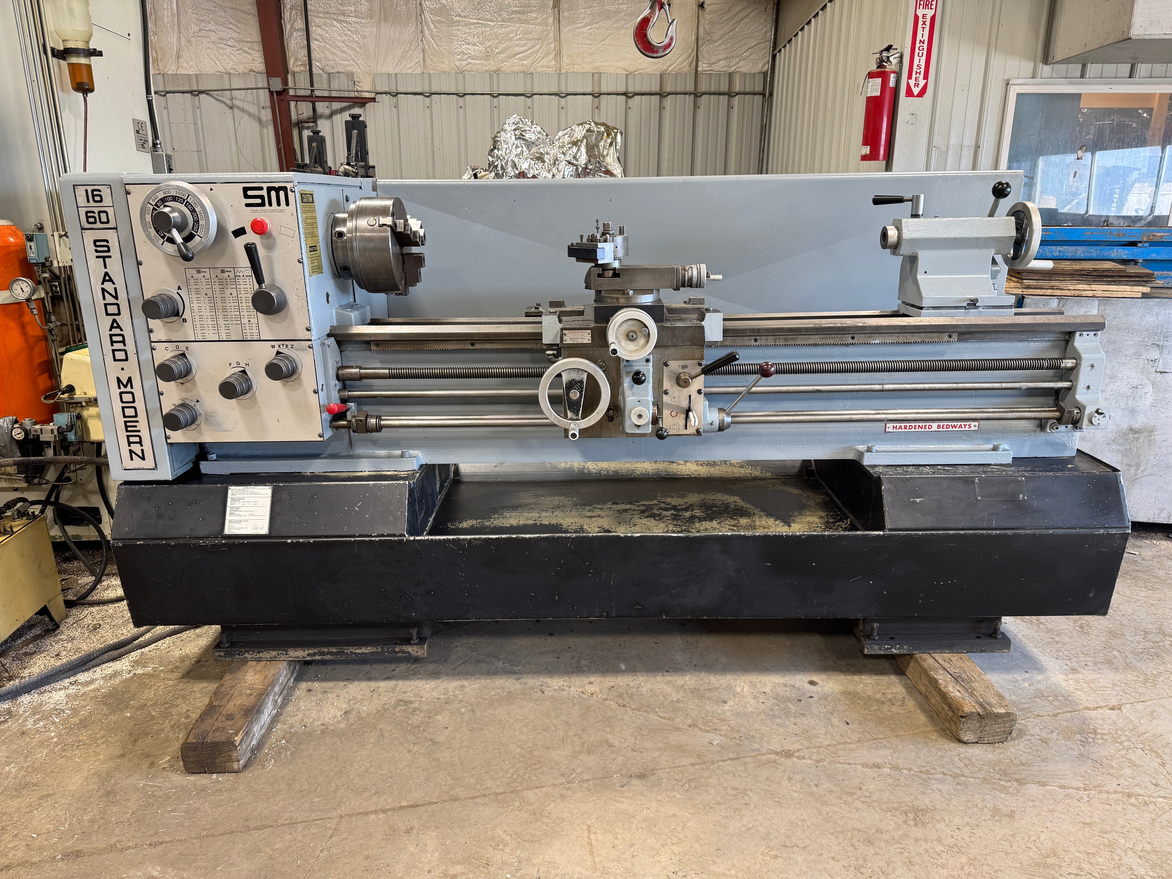 Standard Modern 16x60 manual lathe with 10-inch 3-jaw chuck and quick-change tool post – Stan Canada
